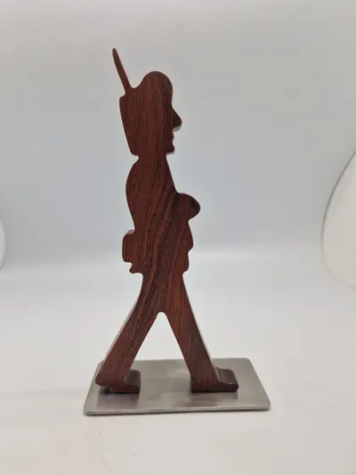Dansk designet garder figur på magnet fod