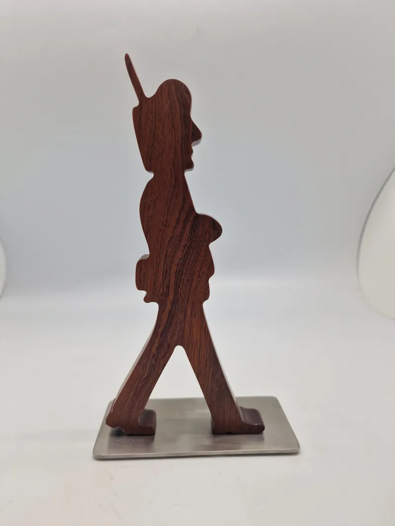 Dansk designet garder figur på magnet fod