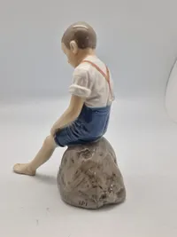 Original B&G figur - Dreng på sten NO 1757