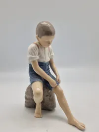 Original B&G figur - Dreng på sten NO 1757