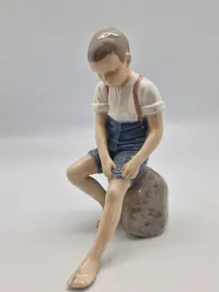 Original B&G figur - Dreng på sten NO 1757