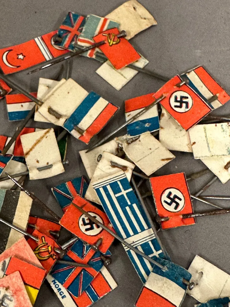 Samling originale WW2 flag til krigskort