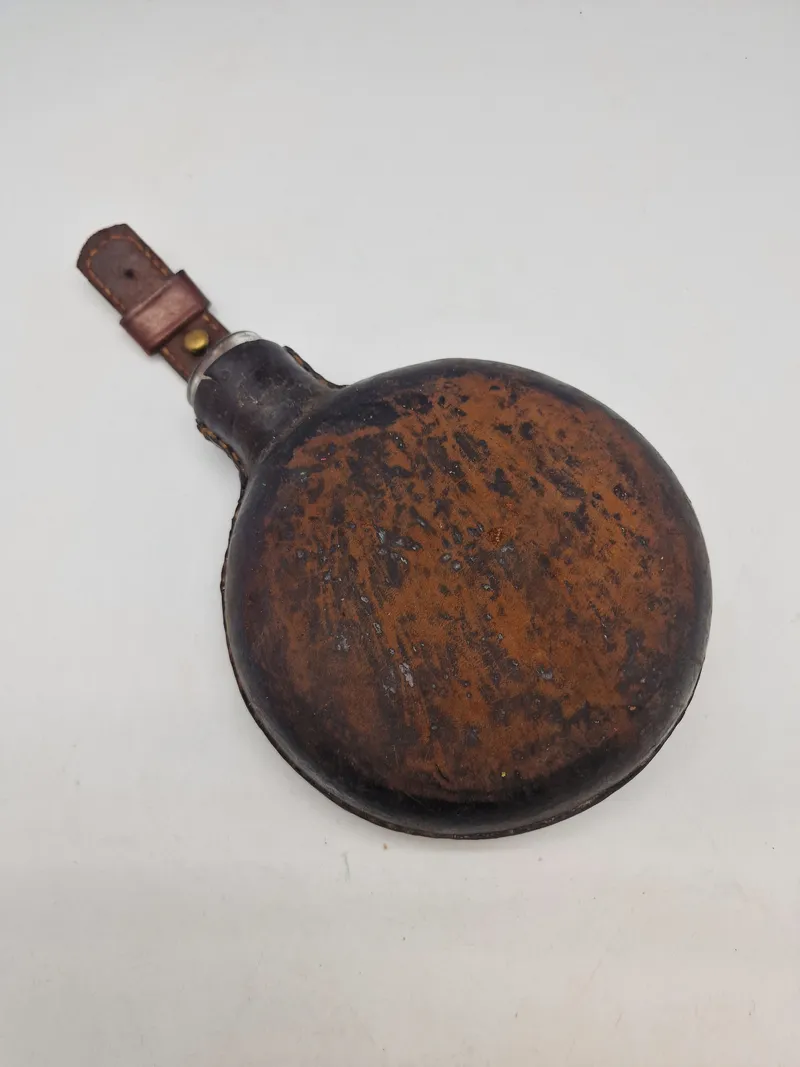 Original feltflaske model 1873 - mundblæst på Holmegaard fodfolk