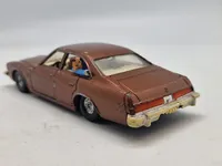 Original Corgi bil med skydende passager på bagsædet