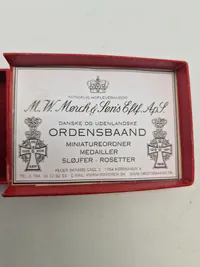 Original HJV fortjenstmedalje af sterlingsølv med æske