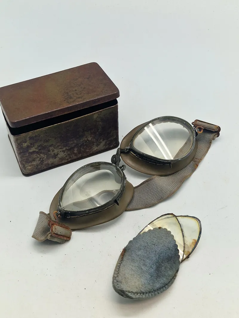 Originale WW2   Wehrmacht Motorcycle Goggles ,Kradmelderbrille 1942 dateret, med box