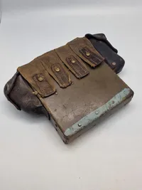 Original senkrigs Husqvarna magasin taske af presset pap fra Den Danske brigade i Sverige WW2