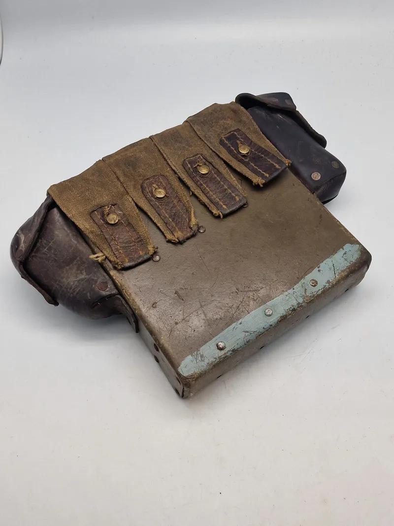 Original senkrigs Husqvarna magasin taske af presset pap fra Den Danske brigade i Sverige WW2