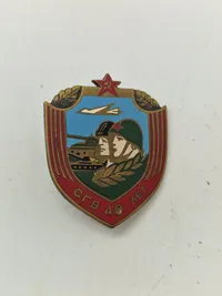 Samling diverse badges og pins Litauen og Letland