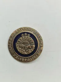 Samling diverse badges og pins Litauen og Letland