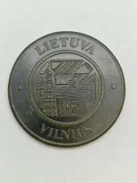 Samling diverse badges og pins Litauen og Letland