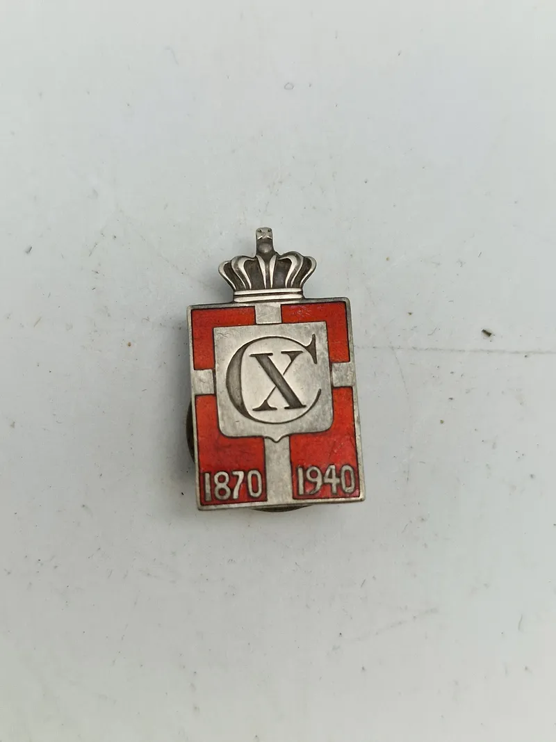 Originalt Georg Jensen kongemærke af emalje og sterlingsølv 1940