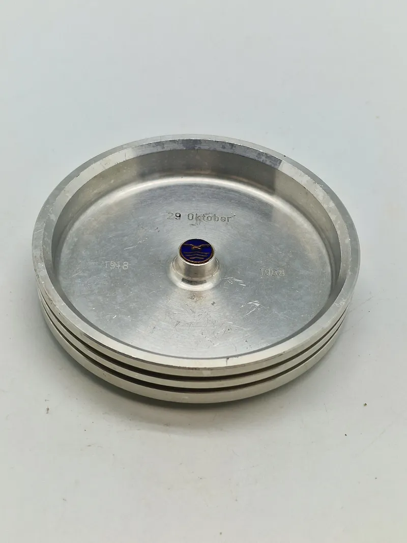 Original skål lavet af stempel fra flyvemaskine