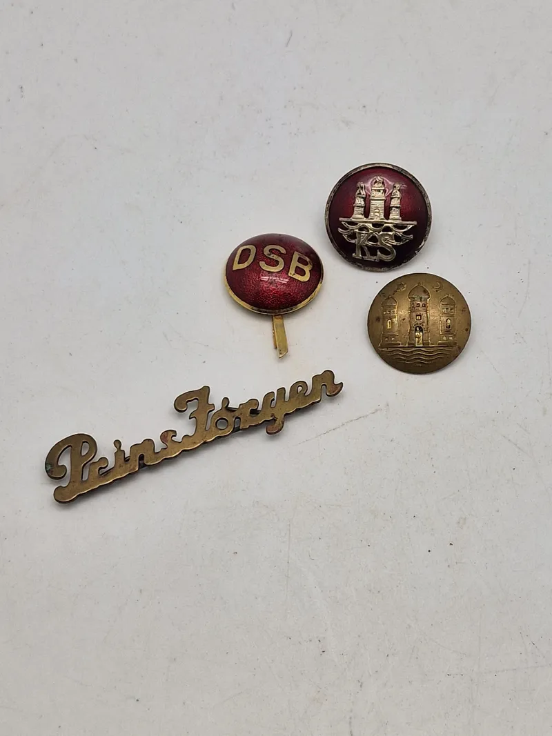 Diverse pins og knapper