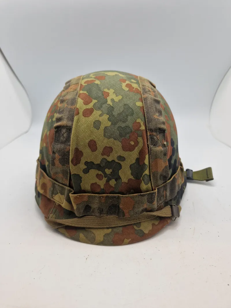 Original Bundeswehr hjelm med Flecktarn overtræk