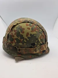 Original Bundeswehr hjelm med Flecktarn overtræk