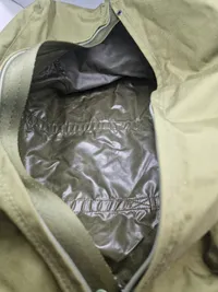Dansk militær taske med førstehjælps logo