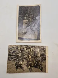 To stk postkort med soldater med model 1910 udrustning