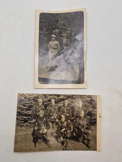 To stk postkort med soldater med model 1910 udrustning