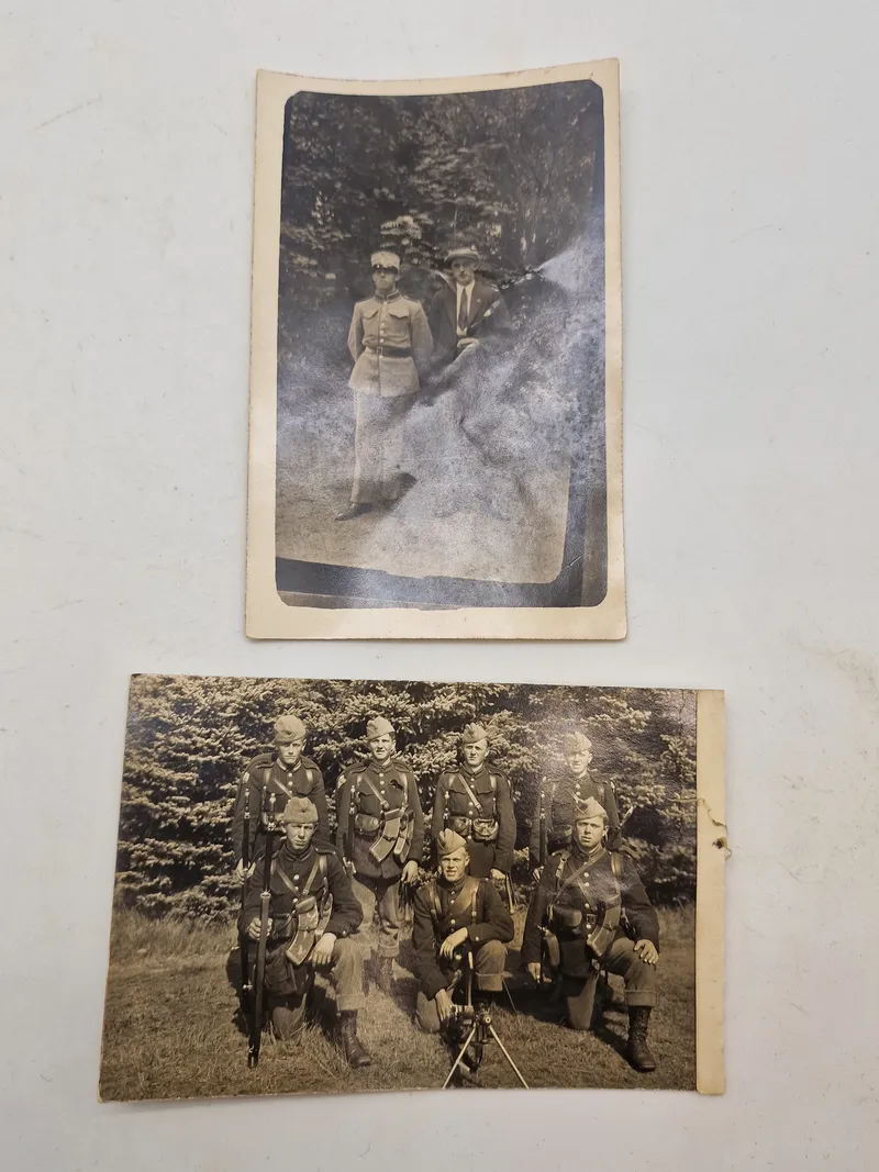 To stk postkort med soldater med model 1910 udrustning