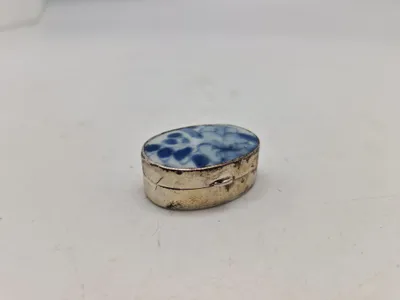Pilleæske med porcelæns indlæg - sterlingsølv