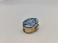 Pilleæske med porcelæns indlæg - sterlingsølv