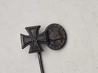 Original pin - ww2