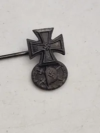 Original pin - ww2