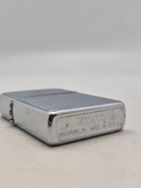 Zippo lighter med symbolsk tekst