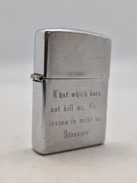 Zippo lighter med symbolsk tekst