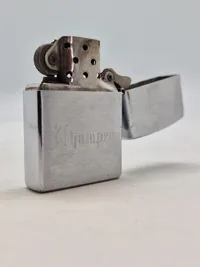Zippo lighter med symbolsk tekst