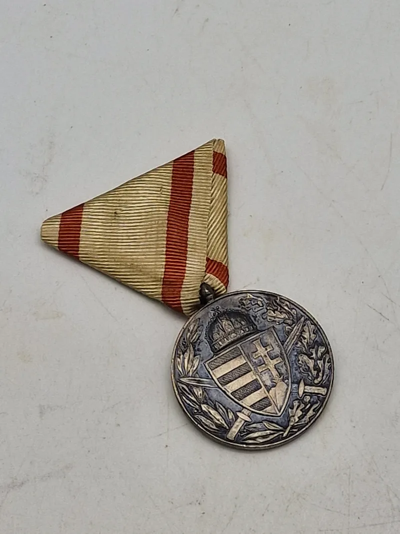 Original Hungarian Kingdom post WW1 Horthy Commemorative Medal of the World War