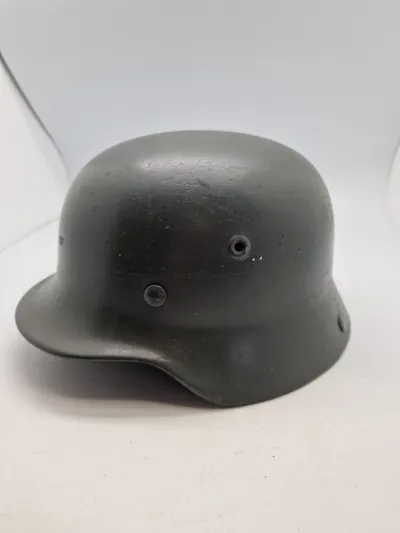 Original tysk M/35 hjelm - ww2, overmalet mærker