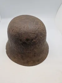 Original tysk ww2 hjelm - battlefield relic