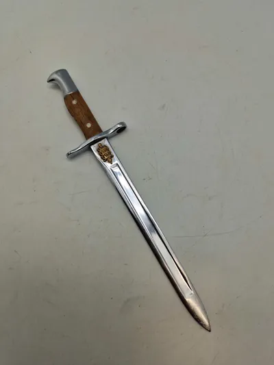Miniature bajonet papirkniv til minde om soldater tiden