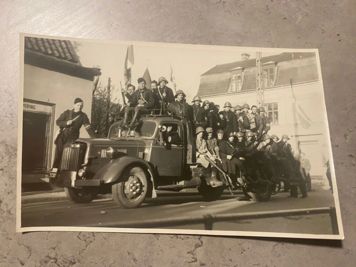 Sjældent originalt foto af den danske modstandsbevægelse (korps Ågesen mm)
