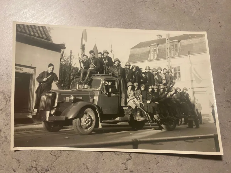 Sjældent originalt foto af den danske modstandsbevægelse (korps Ågesen mm)