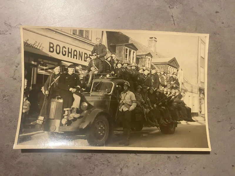Sjældent originalt foto af den danske modstandsbevægelse (korps Ågesen mm)