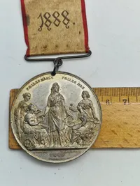 Dansk medalje med bånd