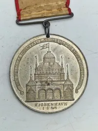 Dansk medalje med bånd