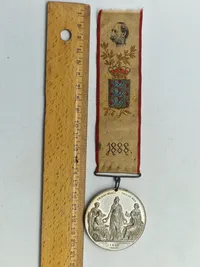 Dansk medalje med bånd