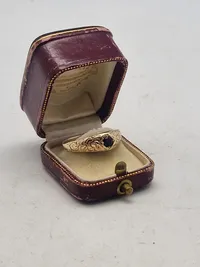 Ring i æske,  guld ?
