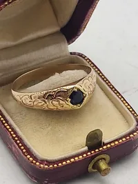 Ring i æske,  guld ?