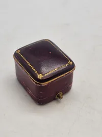 Ring i æske,  guld ?