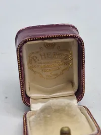 Ring i æske,  guld ?
