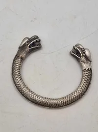 Kinesisk forsølvet armring med drager