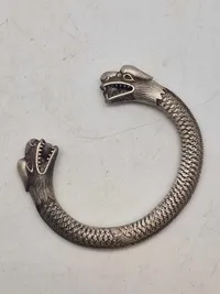 Kinesisk forsølvet armring med drager