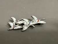 BROCHE, Sterling sølv/emalje, Erik Magnusson, de 5 Nordiske svaner 1940.