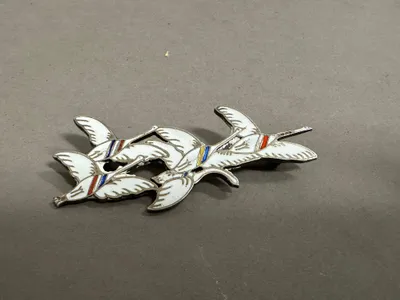 BROCHE, Sterling sølv/emalje, Erik Magnusson, de 5 Nordiske svaner 1940.