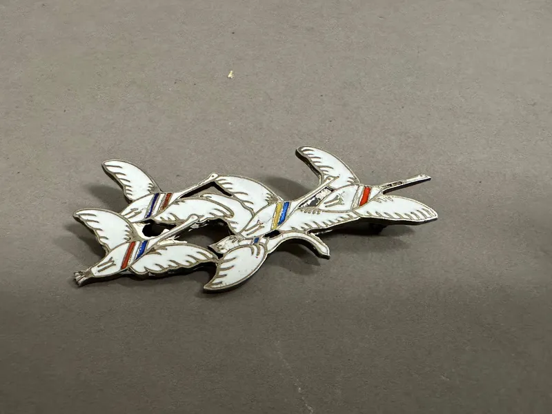 BROCHE, Sterling sølv/emalje, Erik Magnusson, de 5 Nordiske svaner 1940.